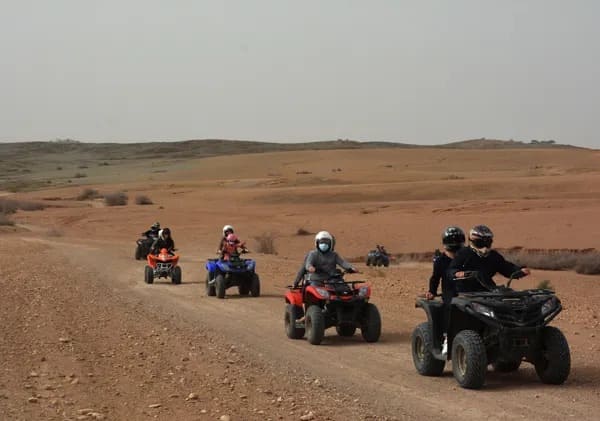 Vivez une aventure inoubliable de 2h en Quad 450cc et profitez de la beauté du paysage d'Agafay sous le soleil de Marrakech !