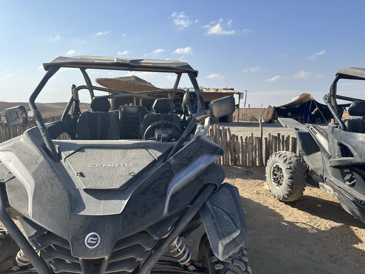 Une invitation à vivre une aventure immersive d'une heure en buggy 1000cc au cœur du désert d'Agafay.