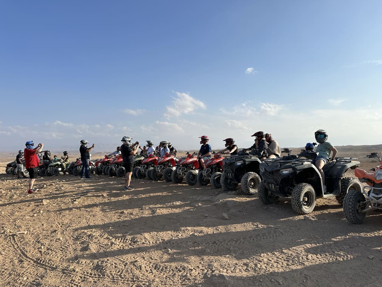 Partez pour une aventure inoubliable en Quad 300cc et explorez pendant une heure les splendeurs du désert d’Agafay !